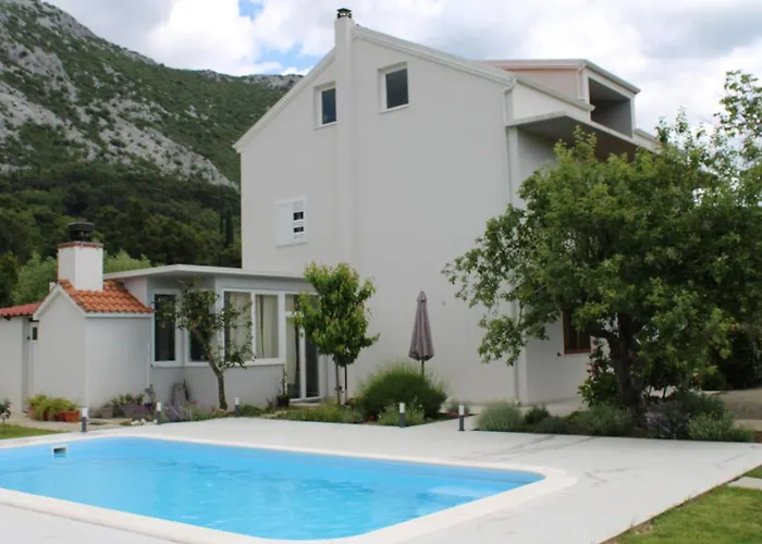 Roko Villa Gata