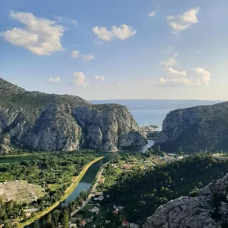 Roko Villa Gata