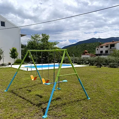 Roko Vila *